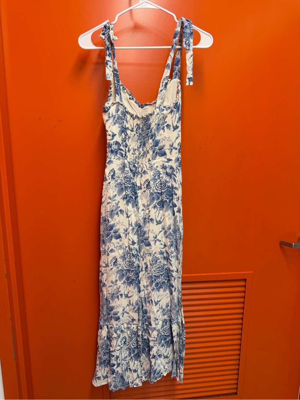 Reformation Nikita Dress in blue and white floral pompadour - 6 - Picture 9 of 10